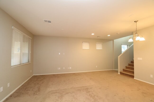 Building Photo - Beautiful 3 Bedroom Home in Southwest