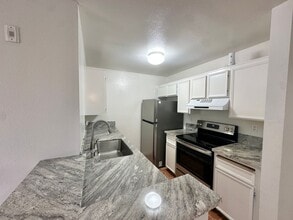 Building Photo - 2 Bedroom Condo in Mission Valley!