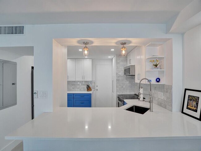 Building Photo - 3430 Galt Ocean Dr