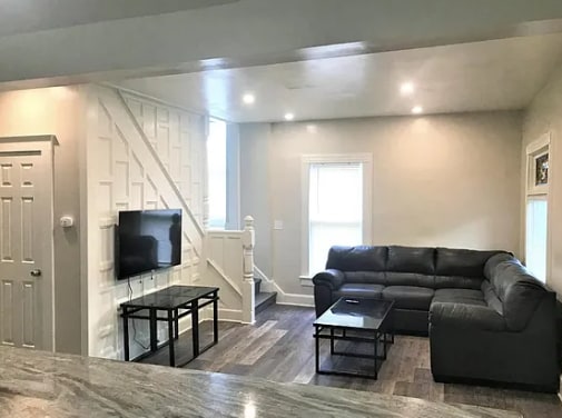 Building Photo - 35 Oak St