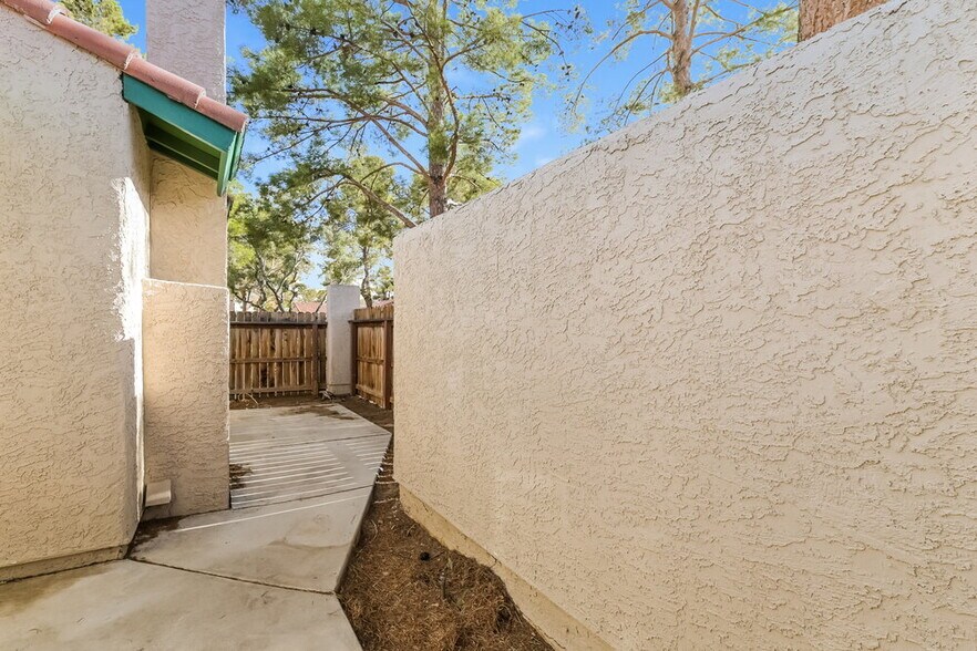 Building Photo - 763 Heritage Vista Ave