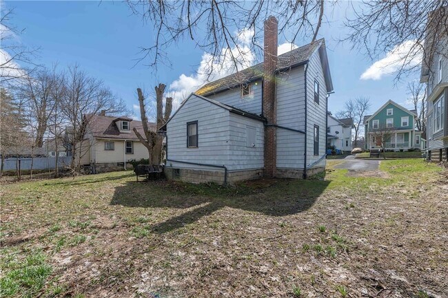 Building Photo - 54 Sanford St