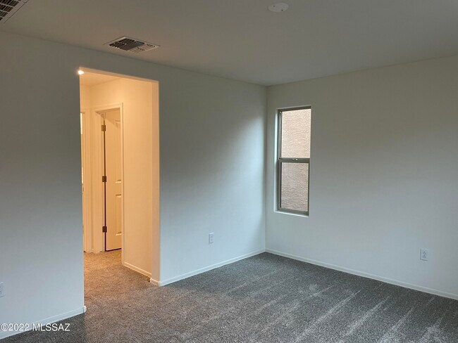 Building Photo - 1123 E Descent St