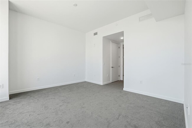 Building Photo - 400 Central Ave