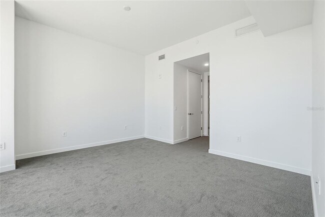 Building Photo - 400 Central Ave