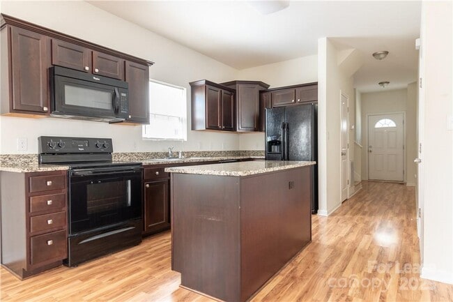 Building Photo - 108 Lookout Point Pl