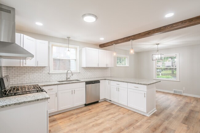 Building Photo - 306 Winona Blvd