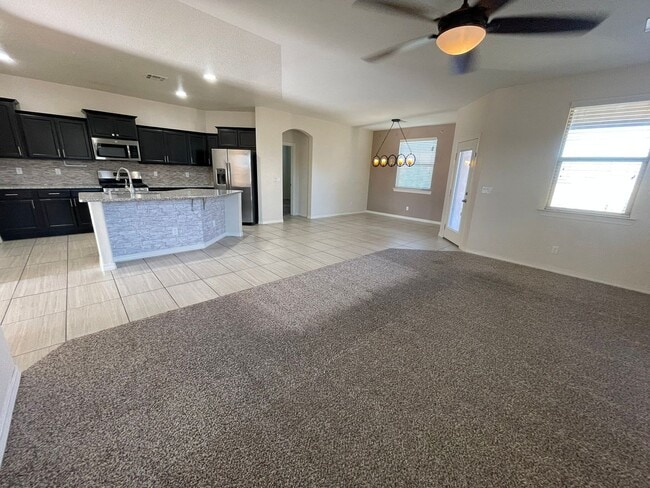 Building Photo - Charming and Stylish Home in Horizon City