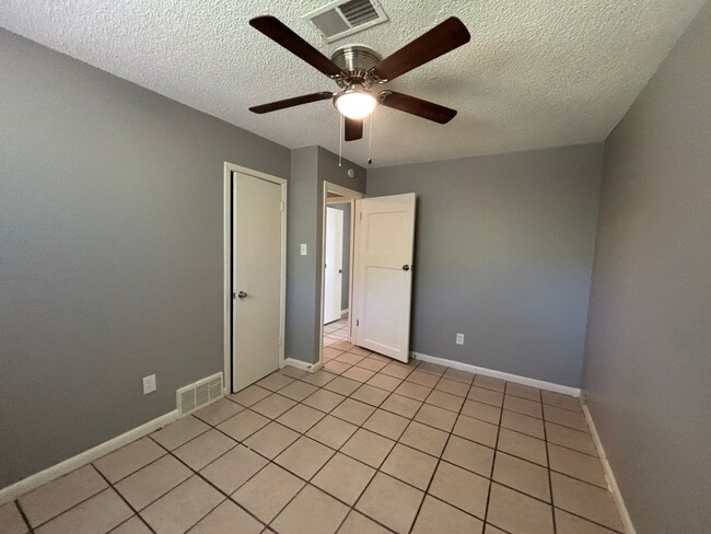 Building Photo - 5168 Corkwood Dr