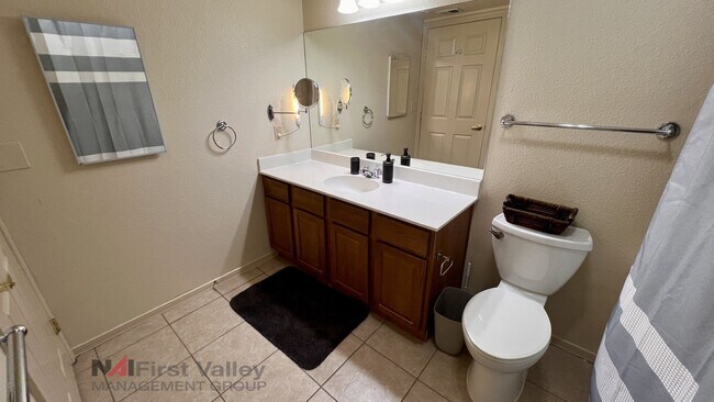 Building Photo - 1 Bed/1 Bath Upstairs Executive **Move In Special — First Month FREE!**