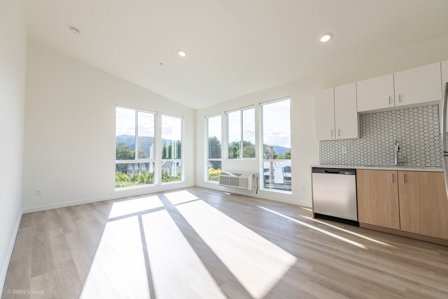 Building Photo - 8770 N Willamette