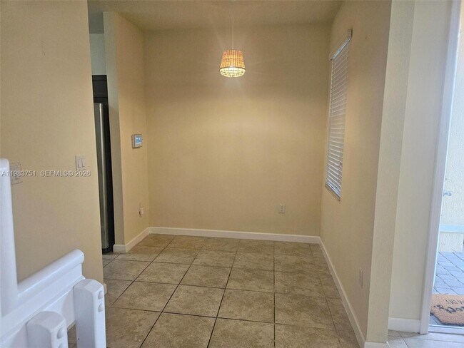 Building Photo - 142 SE 28th Ter