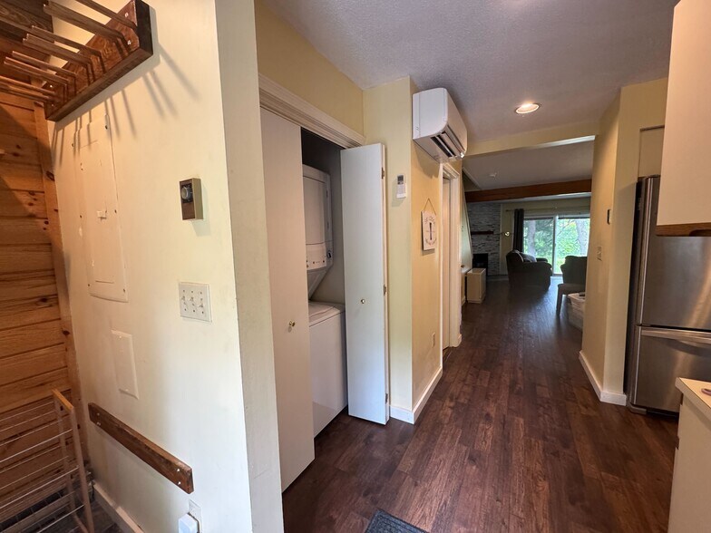 Building Photo - 56 Mountain River Ave