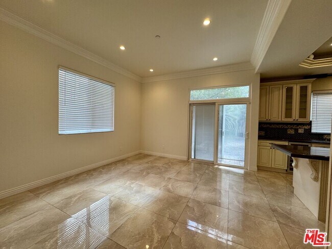 Building Photo - 6234 Carpenter Ave