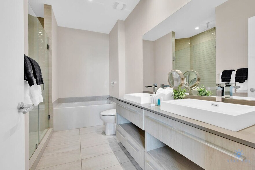 Building Photo - 4112 Jimmy Buffett Mem Hwy