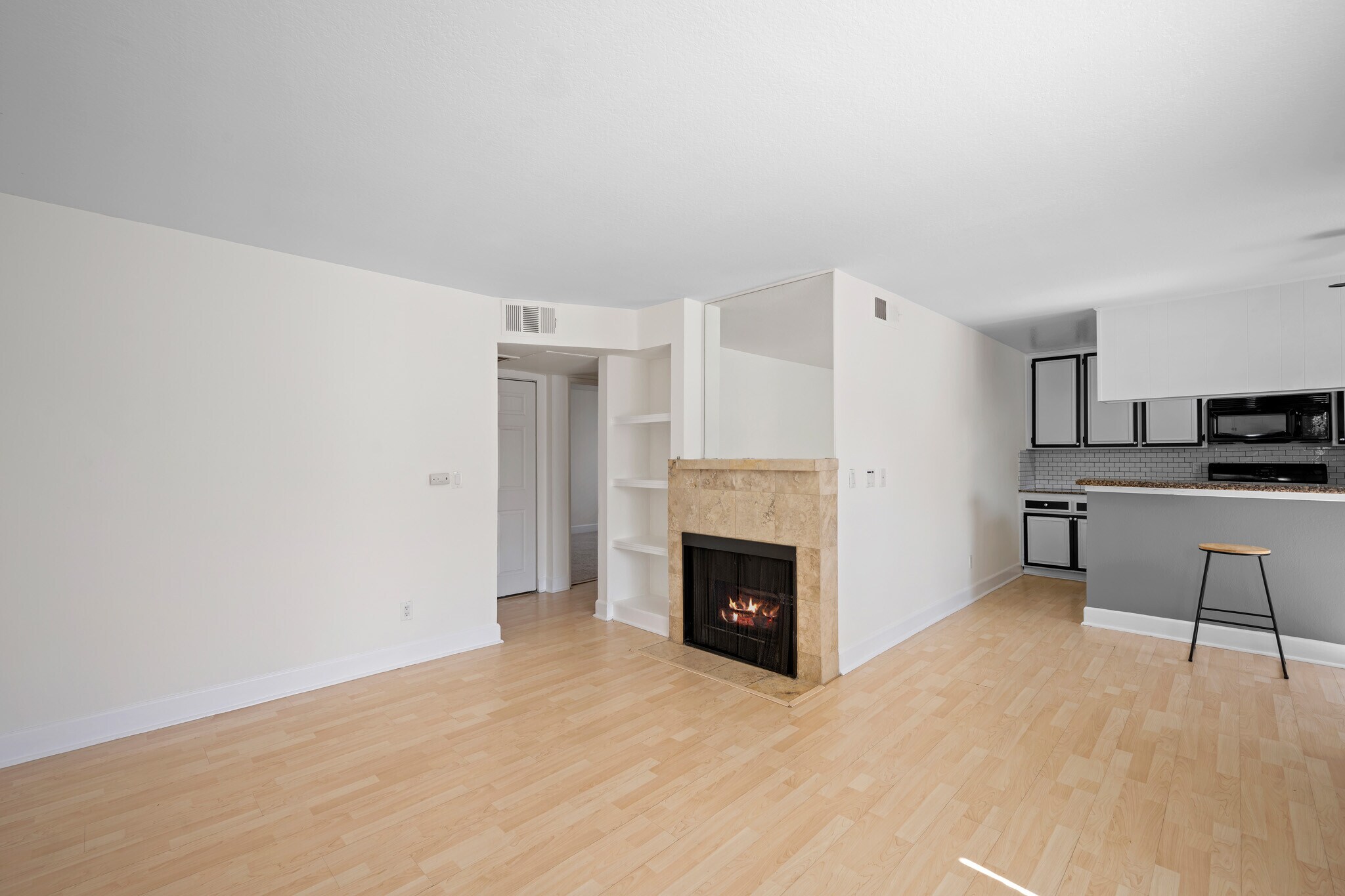 Building Photo - 7045 Woodley Ave