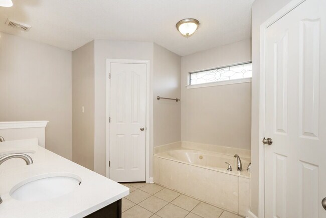 Building Photo - 2068 Heather Ridge