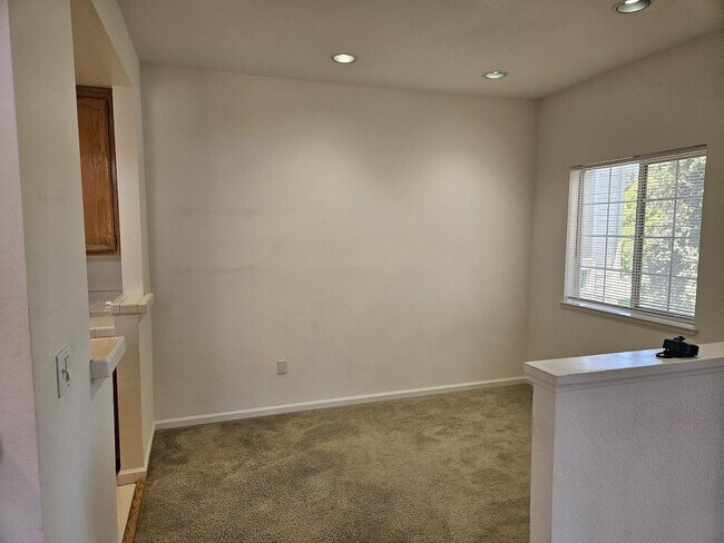 Building Photo - 2116 Hastings Shore Ln