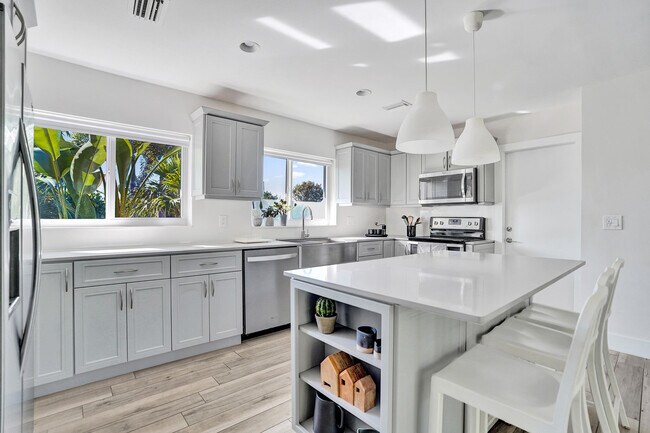 Building Photo - 1299 SW 9th St