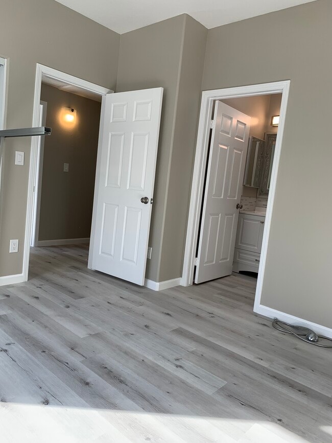 Building Photo - 15153 Burbank Blvd