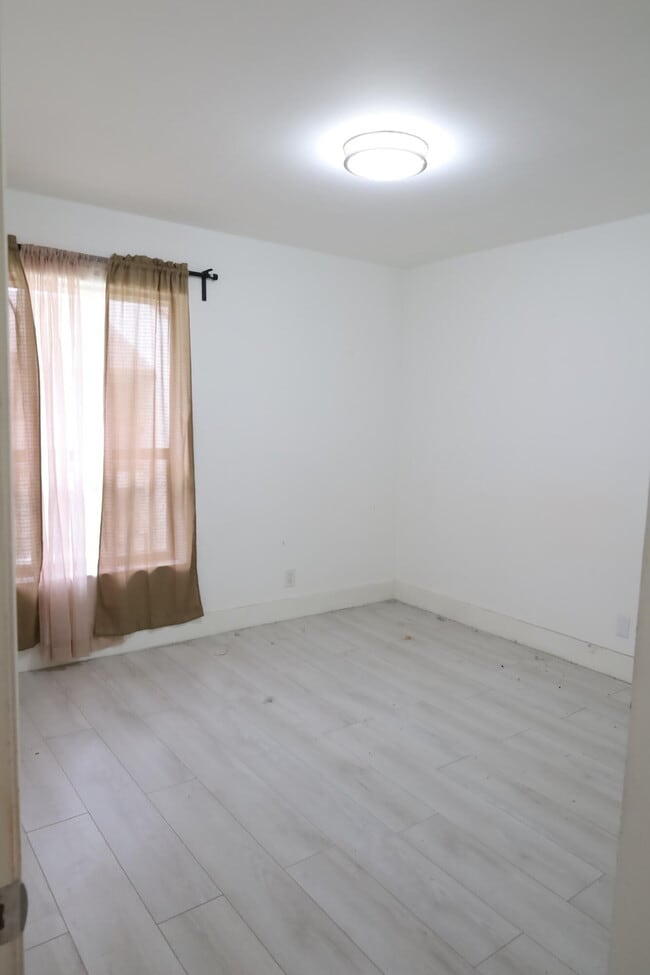 Building Photo - 2540 Carambola Cir N