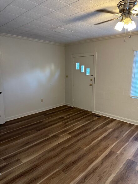 Building Photo - 402 W 22nd Street