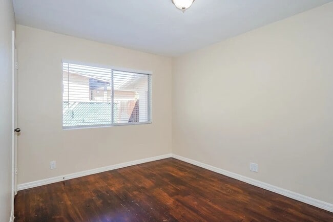 Building Photo - 624 Erica St