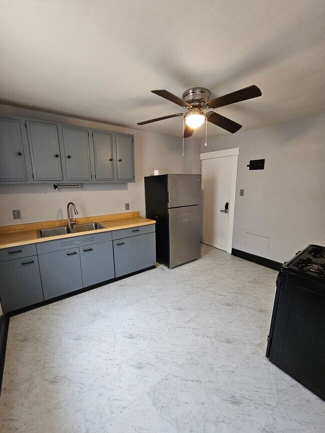 Building Photo - 48th,W.3664