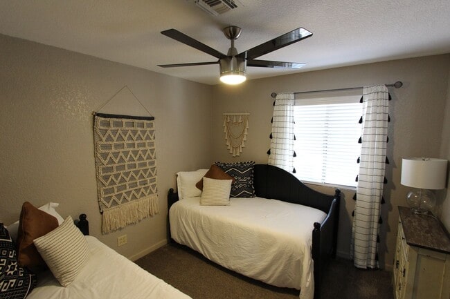 Building Photo - Fully Furnished 4-Bed Home in Kachina Village with Bonus Rec Room