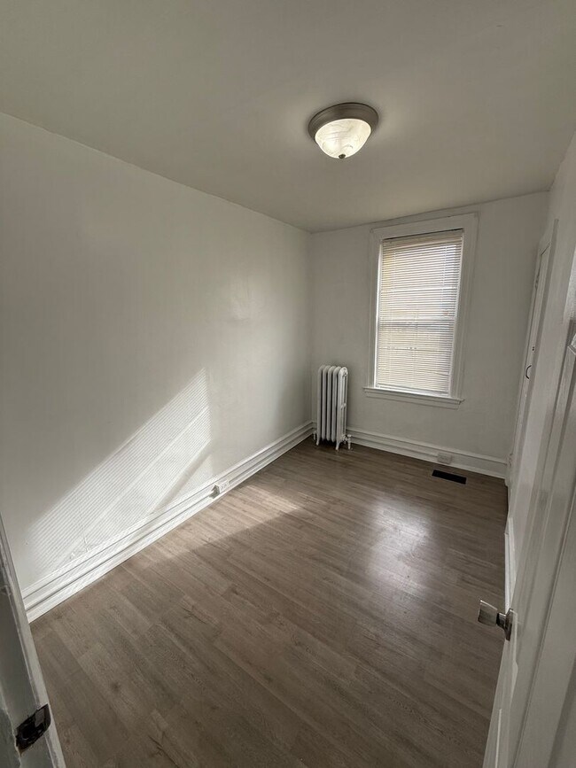 Building Photo - 6754 Linmore Ave