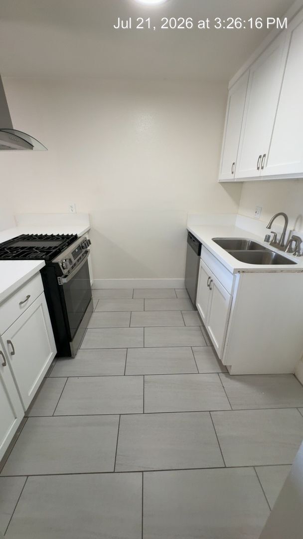 Building Photo - Move in Special!! Upstairs unit MOVE IN READY!!