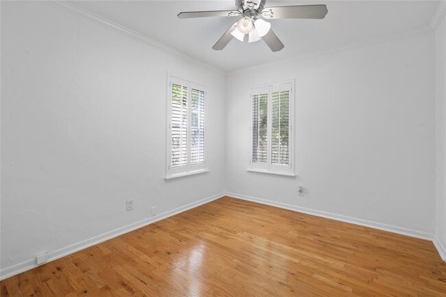 Building Photo - 3103 S Oak Dr