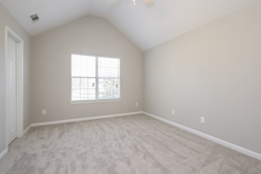 Building Photo - 6923 Silver Grass Ct