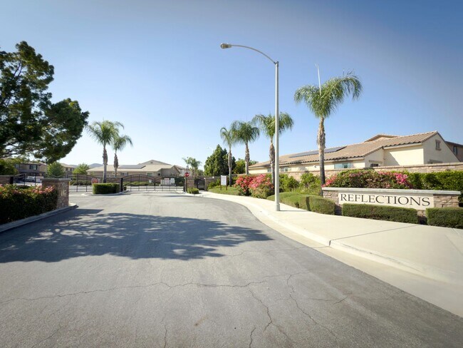Building Photo - Beautiful 2 Story 5 Bedroom SOLAR Home + L...