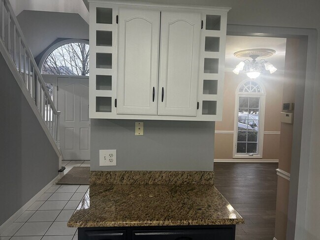 Building Photo - Incredibly beautiful 4 Bedroom 2.5 Bath Home