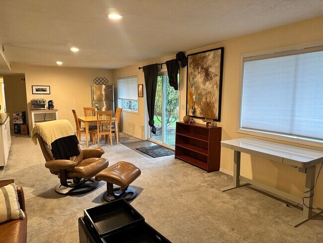 Building Photo - 14441 NE Morris Ct