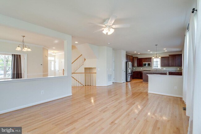 Building Photo - 10424 Goldenrod Dr