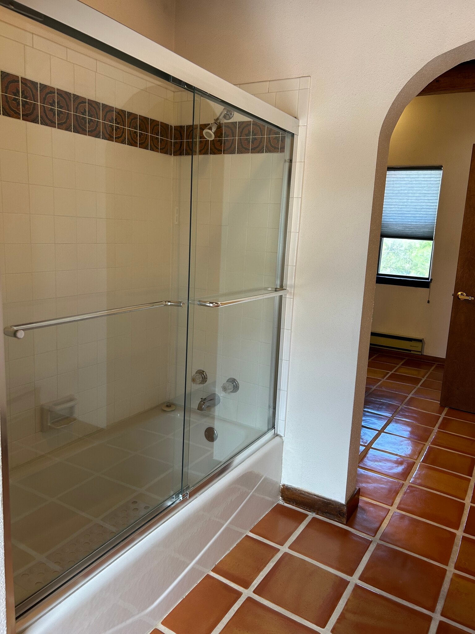 upstairs baty/shower - 307 Valverde St
