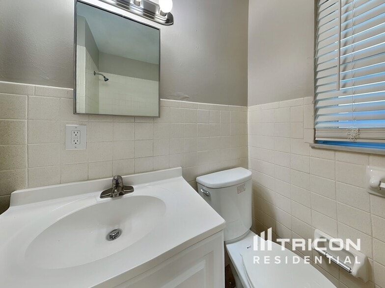 Building Photo - 10811 La Vista Loop