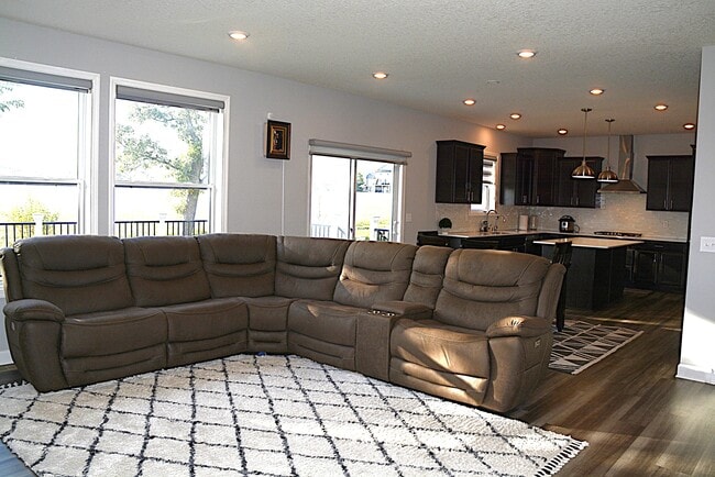 Building Photo - 1566 Edgebrook Ln