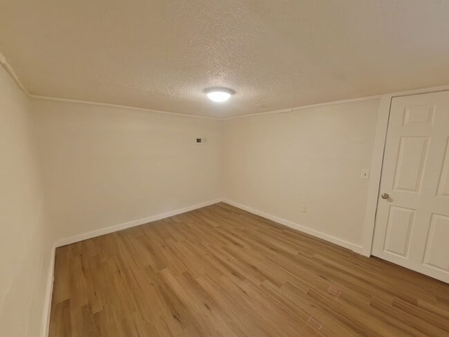 Building Photo - 145 N Ash St