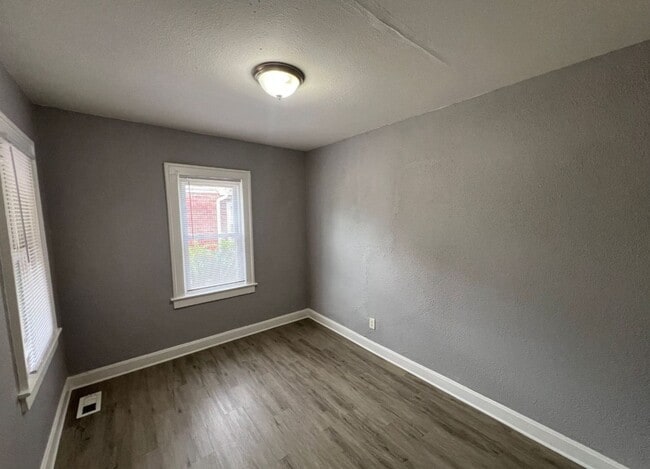 Building Photo - Cozy 2-Bedroom Duplex Minutes from Independence Square