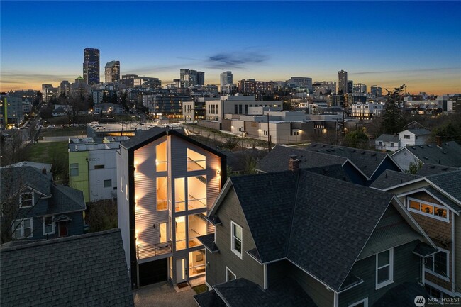 Building Photo - 3Bd/3.25Ba Seattle House