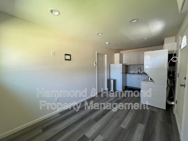 Building Photo - 4447 Babcock Ave