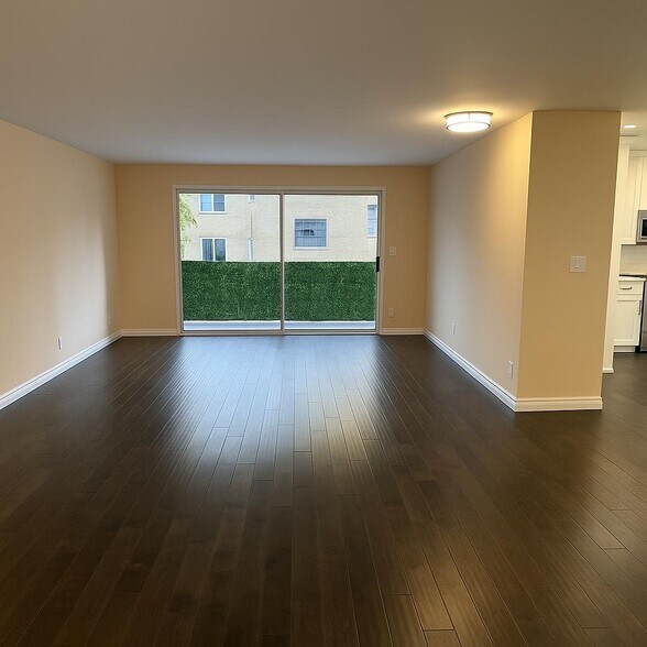 Building Photo - 434 S Canon Dr