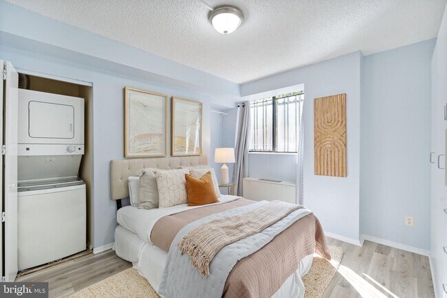 Building Photo - 1245 13th St NW