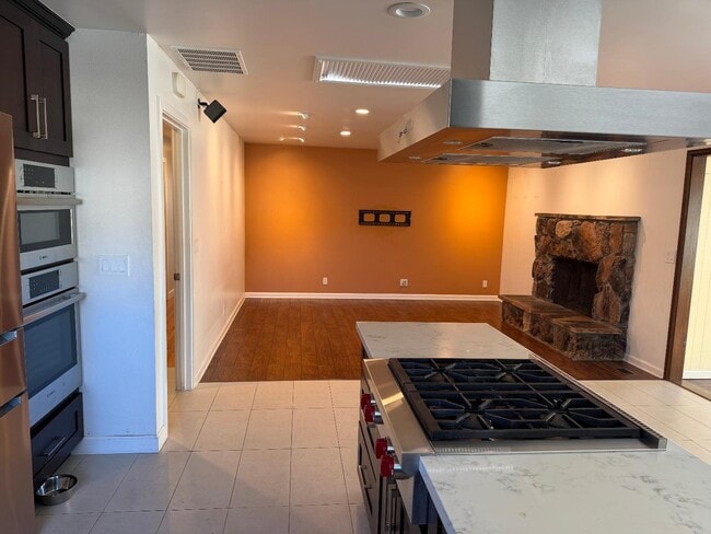 Building Photo - 3415 Isherwood Pl