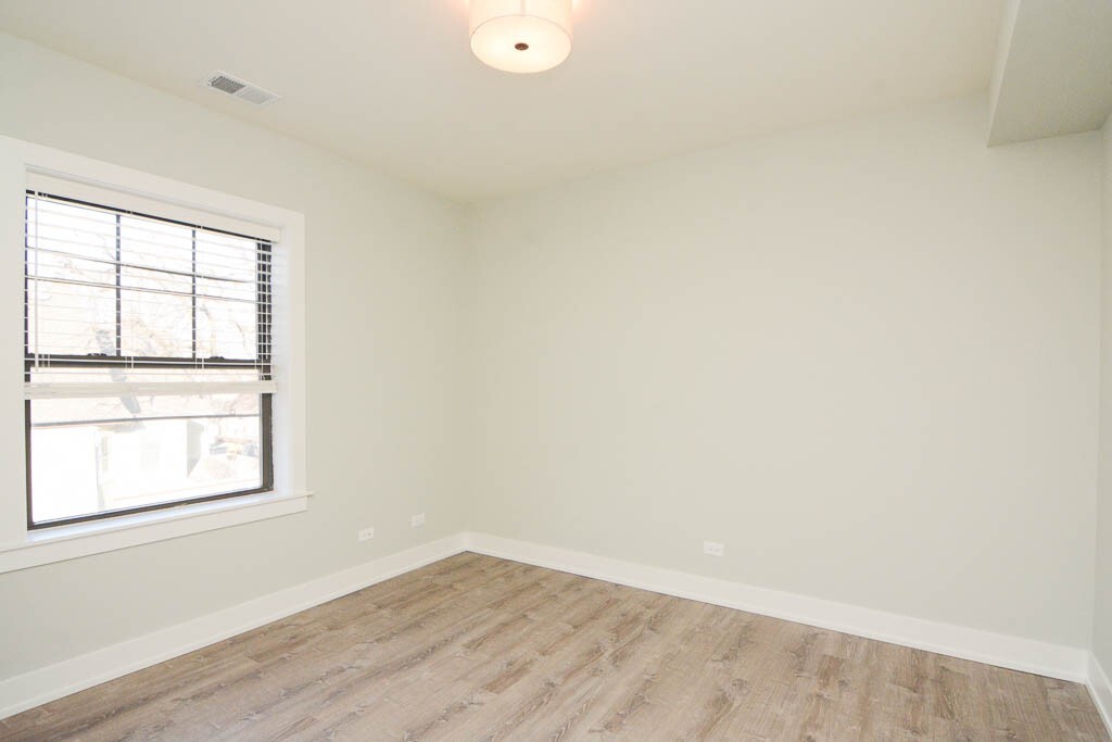 Building Photo - 1152 Maple Ave