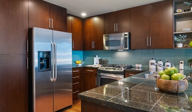 Building Photo - 910 Lenora St