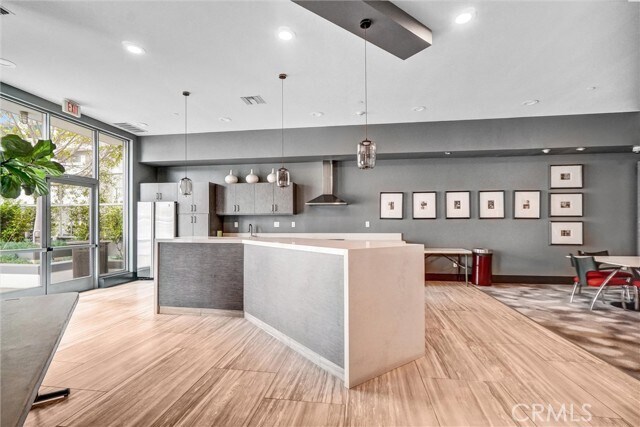 Building Photo - 411 W Seaside Way